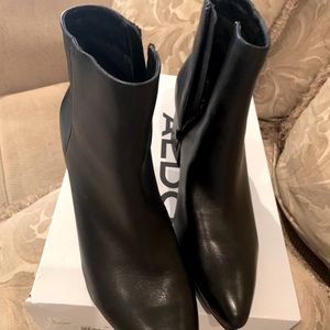 Womens Aldo Booties size 8-1/2  Never worn.